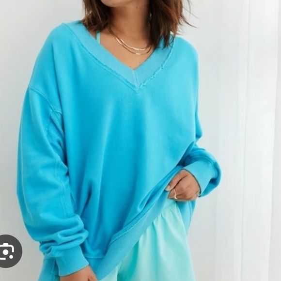 aerie Sweaters - Aerie Vacay Every Day V-Neck Oversized Sweater in Barbados Size Medium